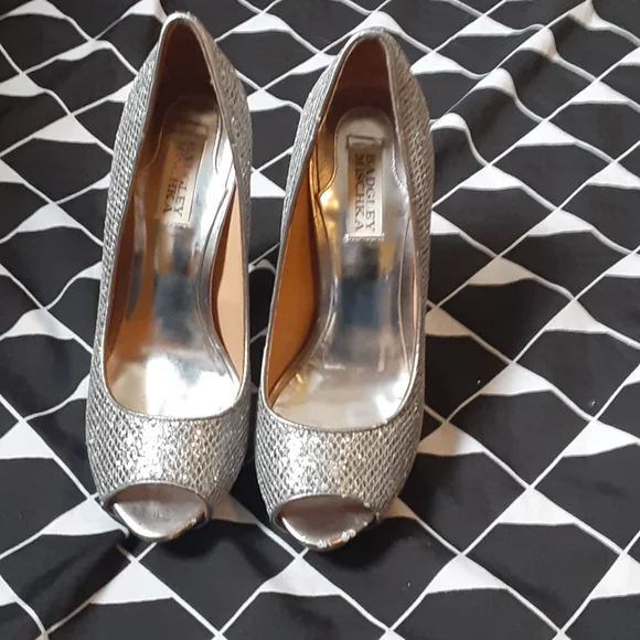 * Badgley mischka silver sparkle peep toe heels, size 8 - Picture 9 of 12
